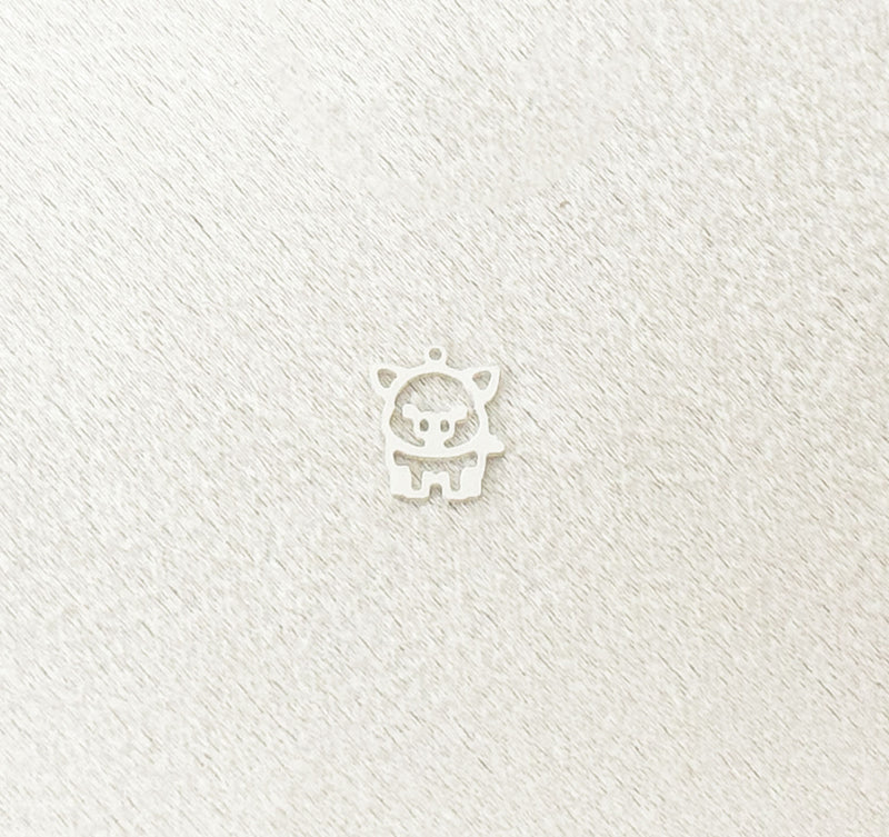 pig charm outline ears
