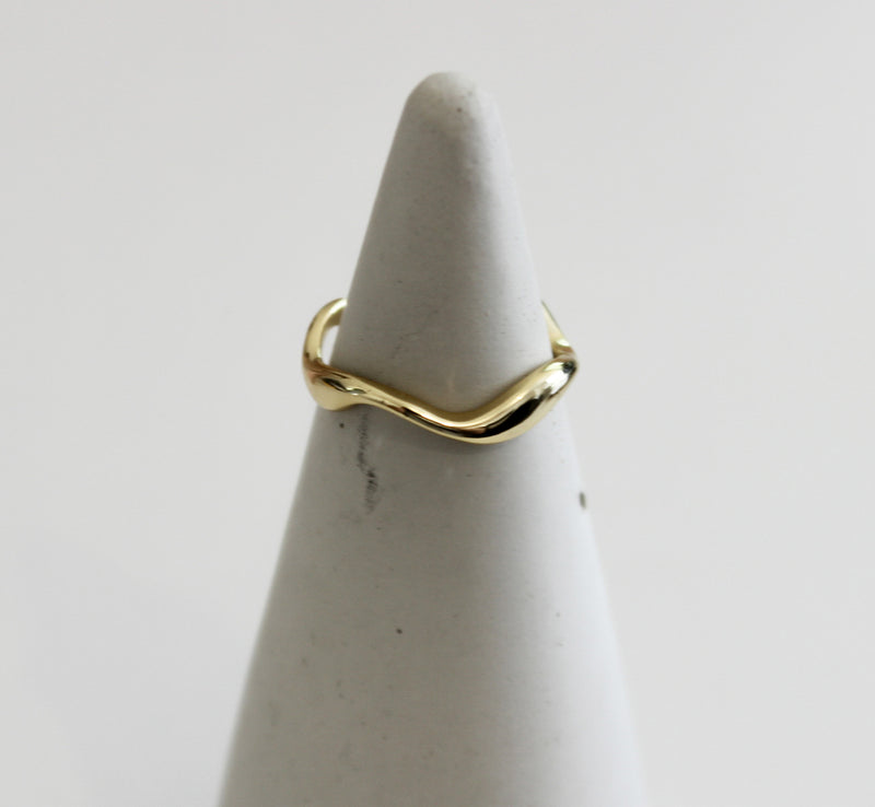 gold wavy ring