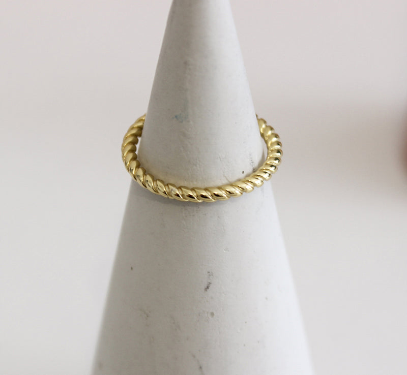 twisted gold ring